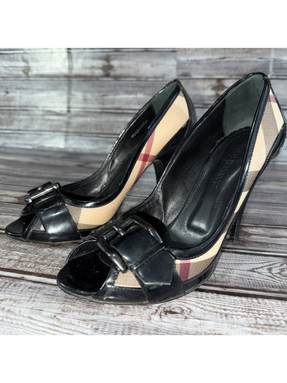 Burberry Black Patent Leather Nova Check Buckle Pumps Heels Size 39.5 9.5 US